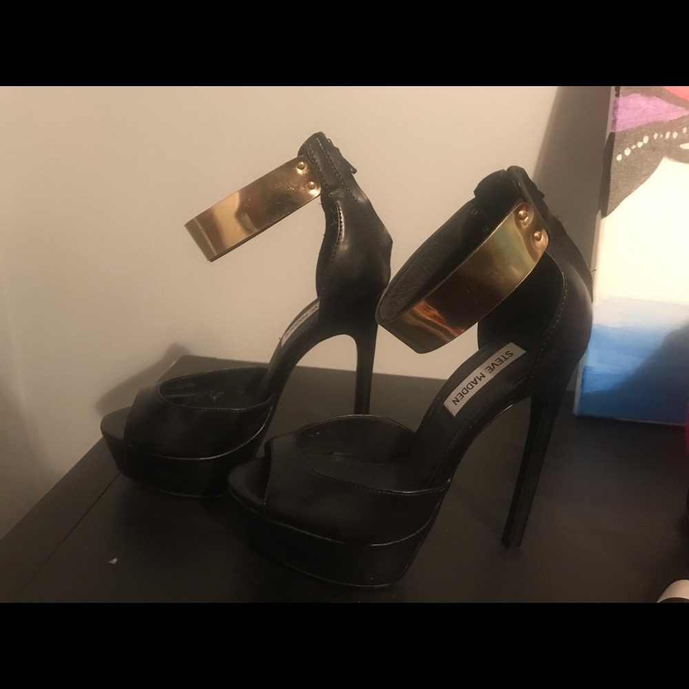 Steve Madden  Leather Gold Cuff ROXANN Heel